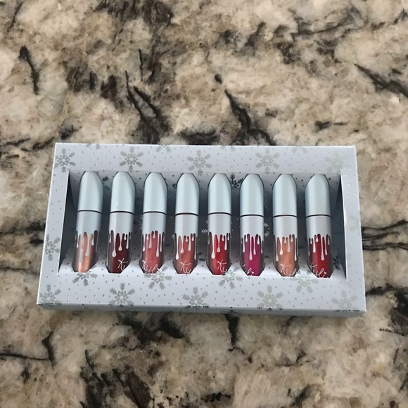 NWT Kylie ❄️LIMITED EDITION❄️ Holiday Mini - Picture 4 of 5